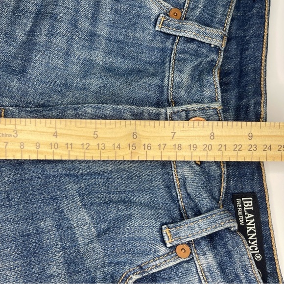 Blank NYC Distressed Denim Shorts Women’s SIZE 27 - Picture 4 of 7